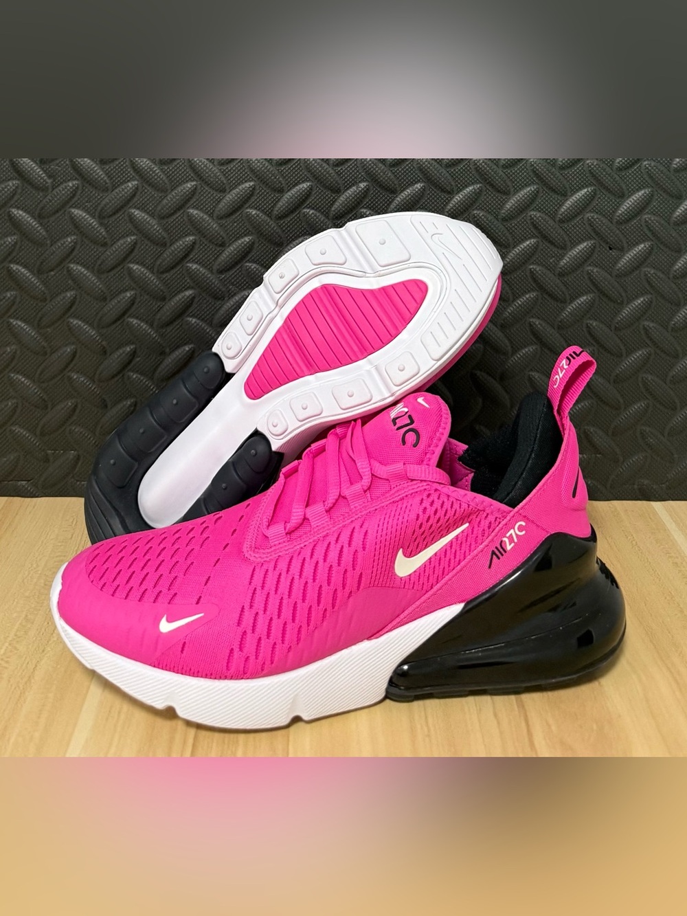 Nike Air Max 270 Laser Fuchsia Pink White 943345-602 GS Size 5.5Y Womens Size 7
